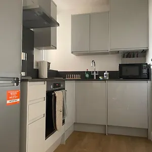 Family Friendly New Flat At London Gants Hill Station Near Ilford , Wanstead United Kingdom